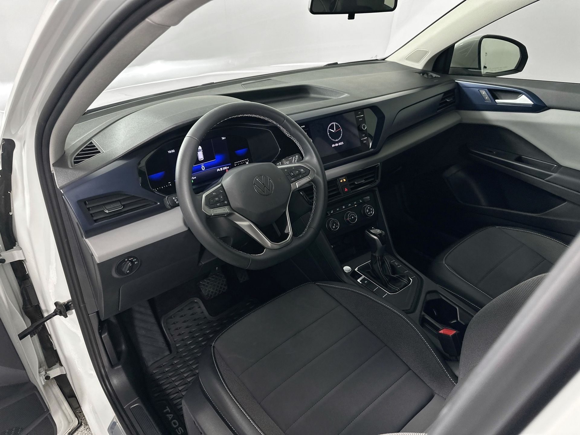 2022 Volkswagen Taos SE photo 9