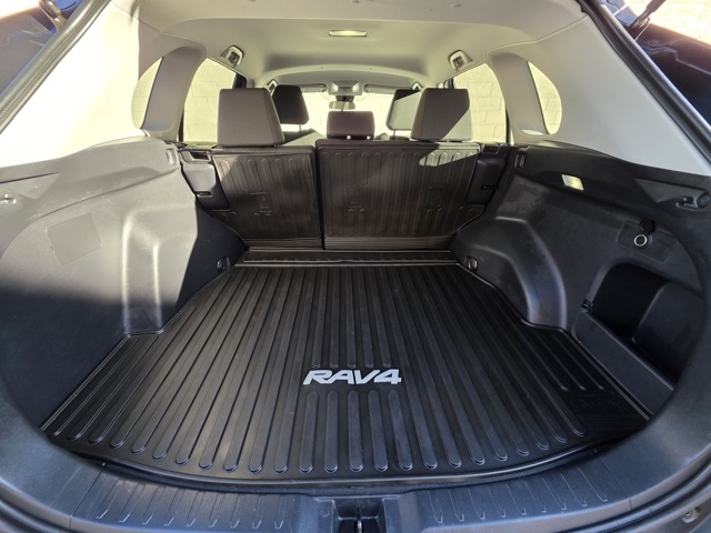 2022 Toyota RAV4 XLE photo 20