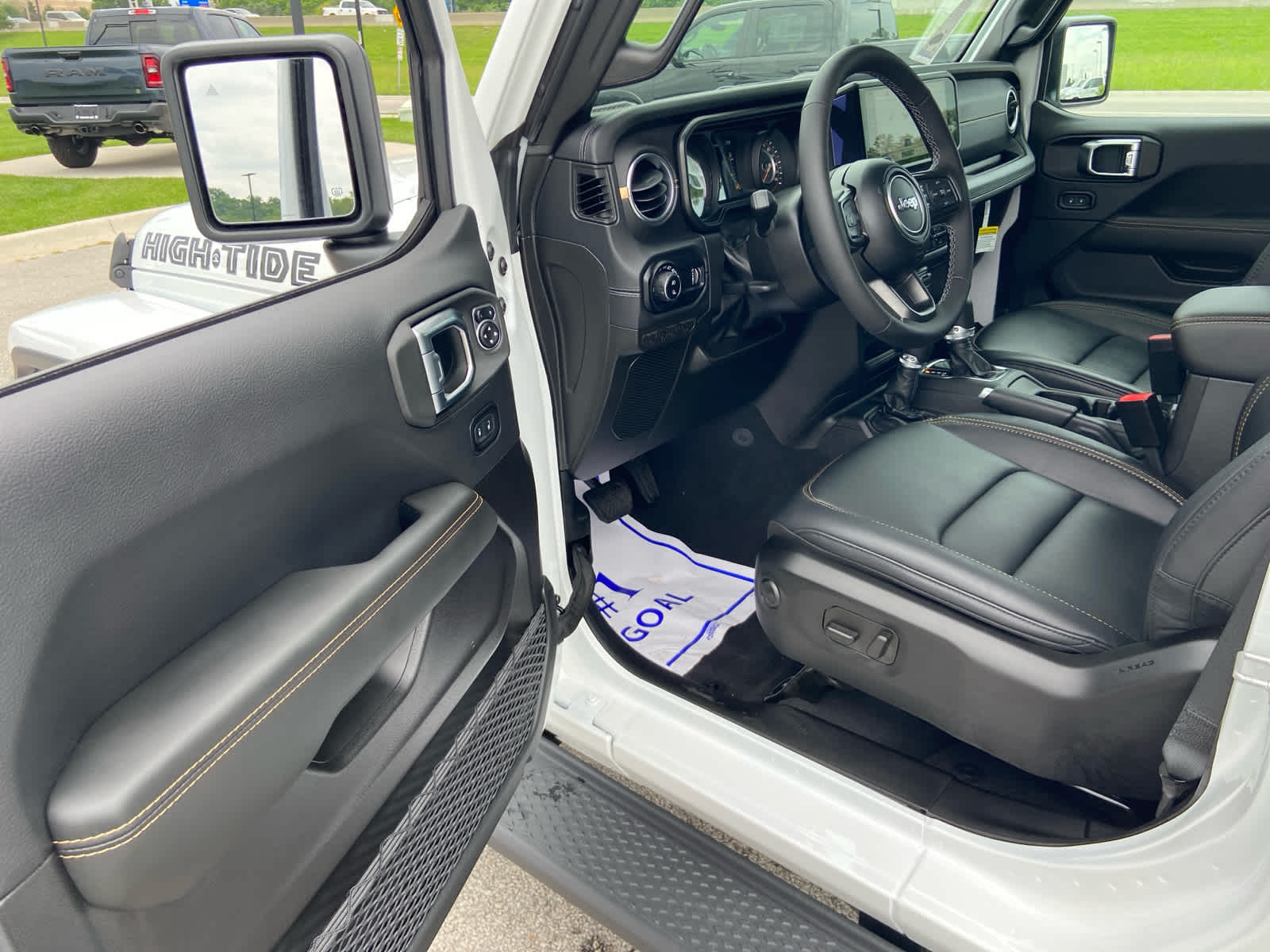 2025 Jeep Gladiator Willys photo 21