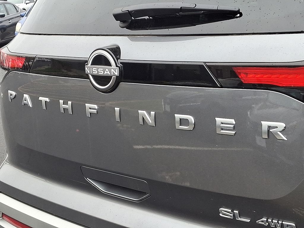 2025 Nissan Pathfinder SL photo 4