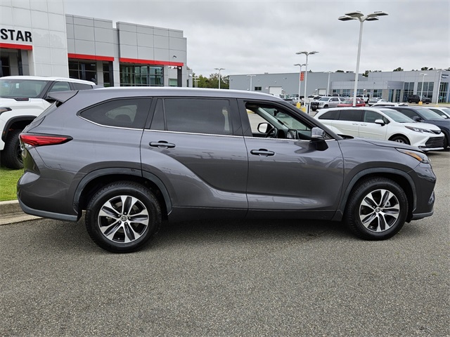 2022 Toyota Highlander Hybrid XLE photo 12