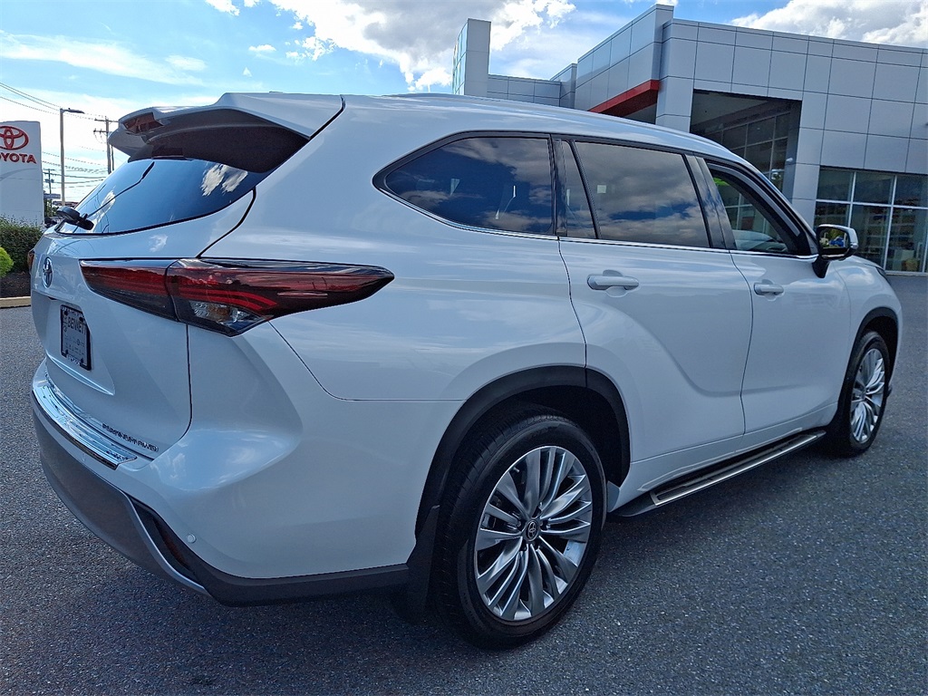 2024 Toyota Highlander Platinum photo 4