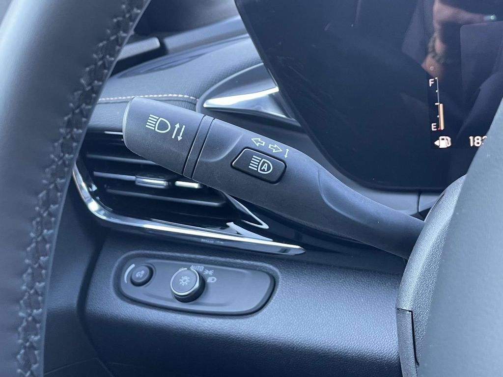 2024 Buick Envista Avenir photo 32