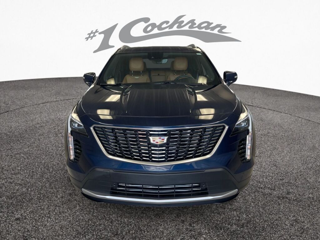 2022 Cadillac XT4 Premium Luxury photo 2