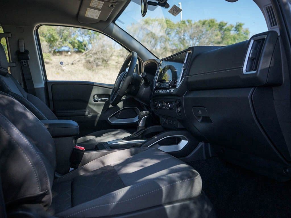 2025 Nissan Frontier SV photo 8