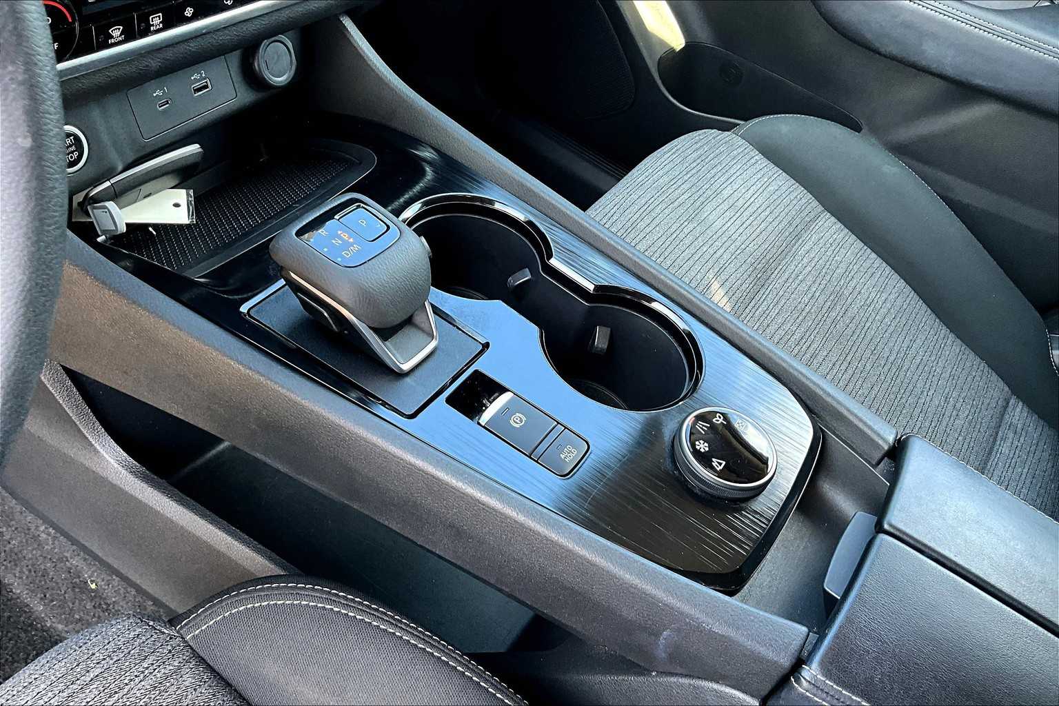 2023 Nissan Rogue SV photo 12
