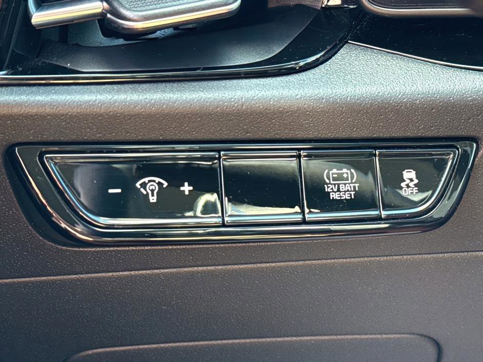 2023 Kia Niro EX photo 17