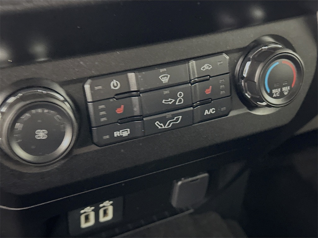 2019 Ford F-150 XLT photo 17