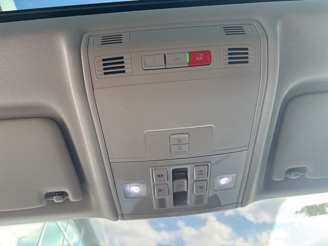 2022 Volkswagen Taos SE photo 12