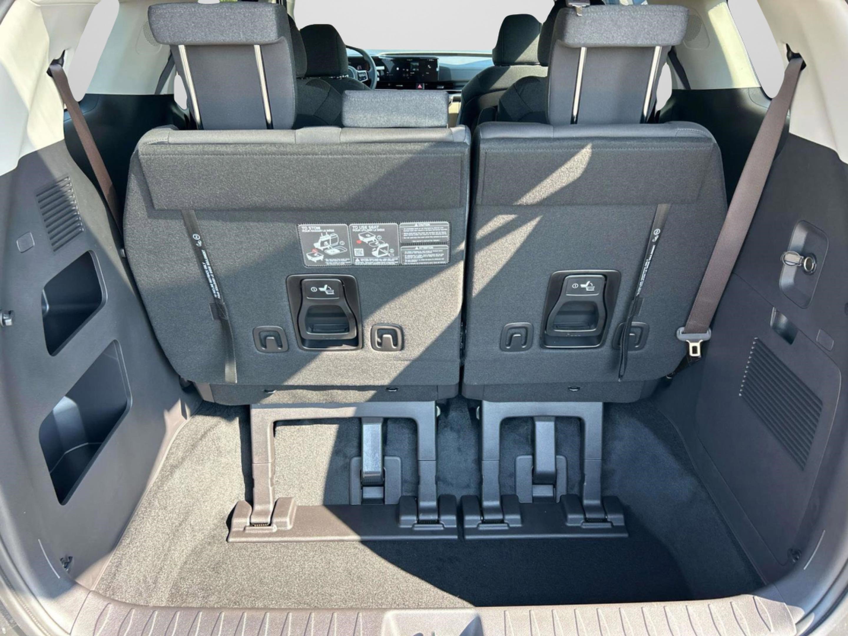 2026 Kia Carnival LX photo 11