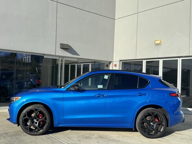 2022 Alfa Romeo Stelvio Ti Sport photo 4