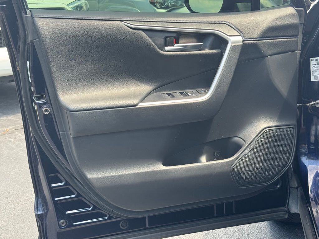 2021 Toyota RAV4 Hybrid XSE photo 21