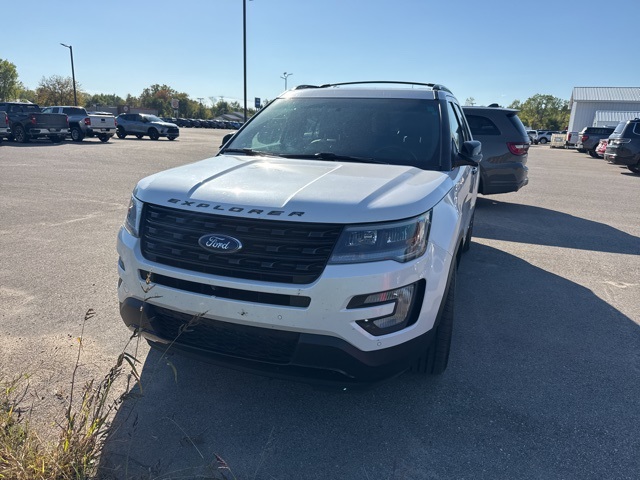 2017 Ford Explorer Sport photo 2