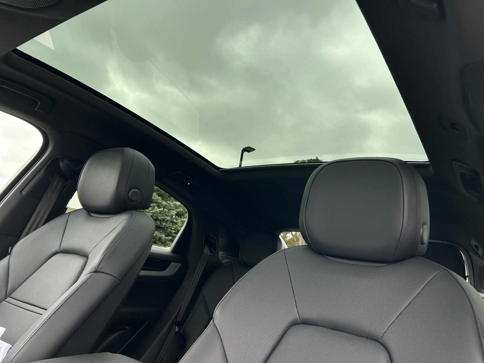 2025 Porsche Cayenne Coupe Base photo 23