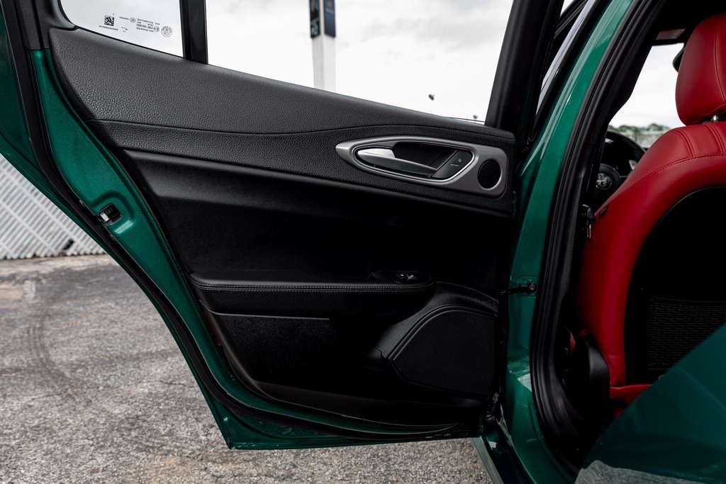 2025 Alfa Romeo Giulia Base photo 27