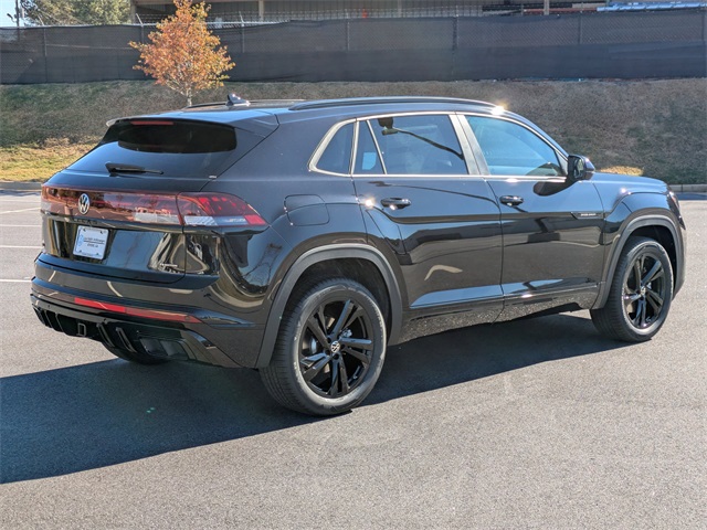 2026 Volkswagen Tiguan SEL R-Line photo 3