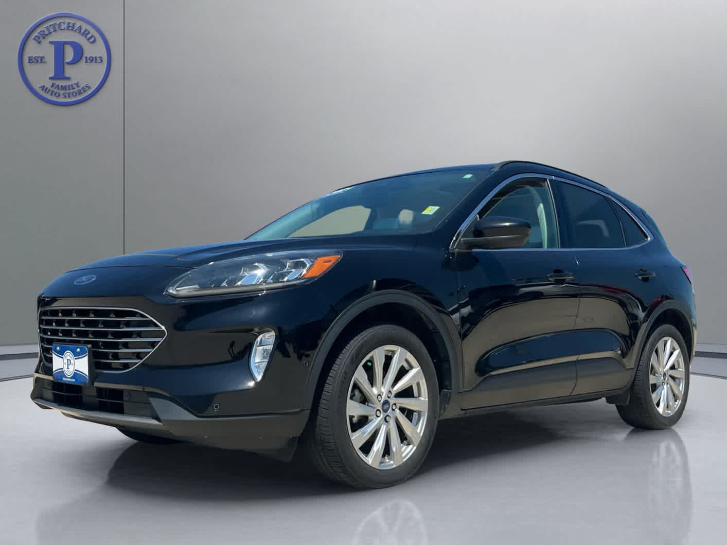 2021 Ford Escape Titanium Hybrid photo 2