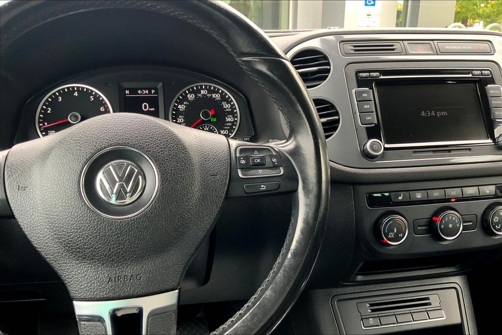 2014 Volkswagen Tiguan SE photo 19
