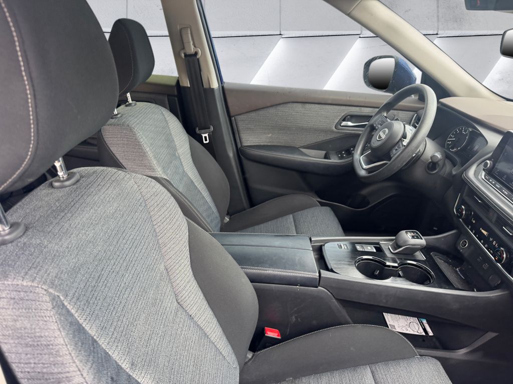 2023 Nissan Rogue SV photo 13