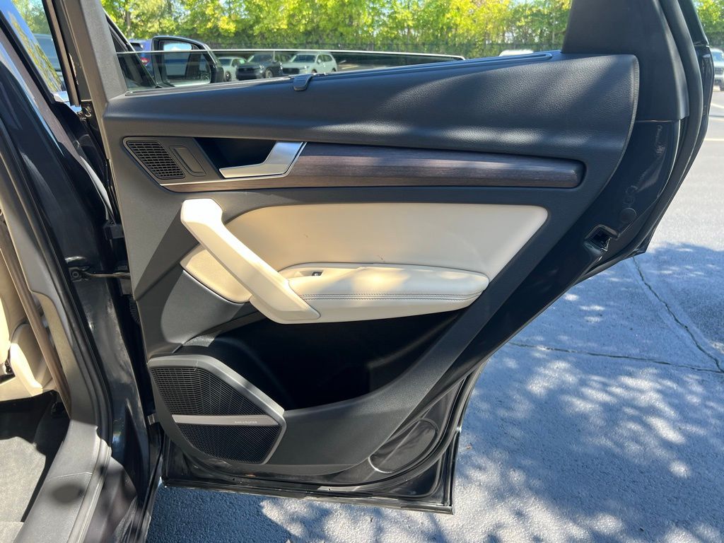 2021 Audi Q5 45 Prestige photo 22