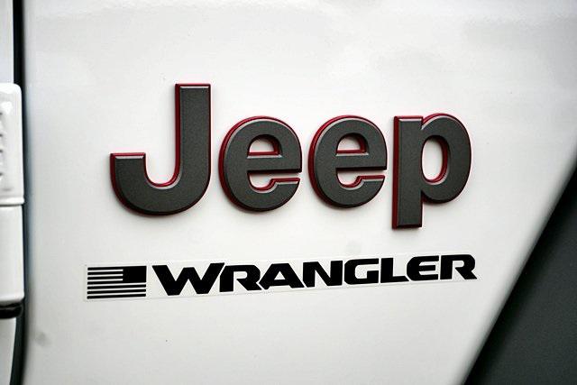 New 2025 Bright White Clear-Coat Exterior Paint Jeep Rubicon image 12