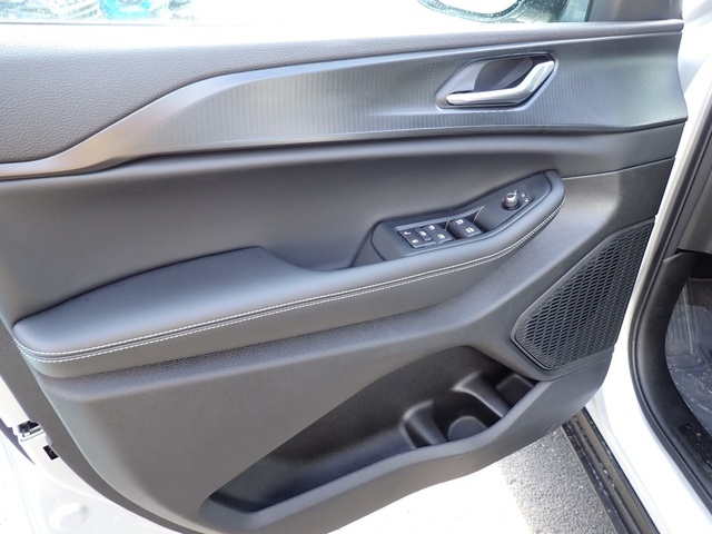 2025 Jeep Grand Cherokee Altitude photo 14