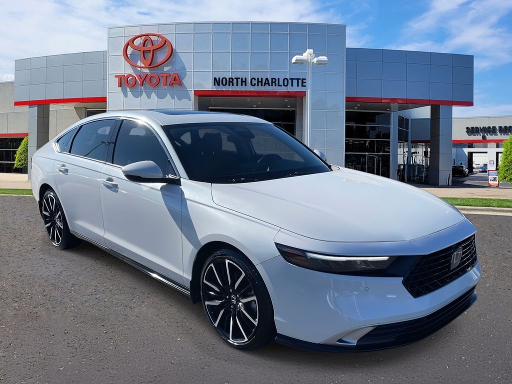 2024 Honda Accord Hybrid Touring's photo