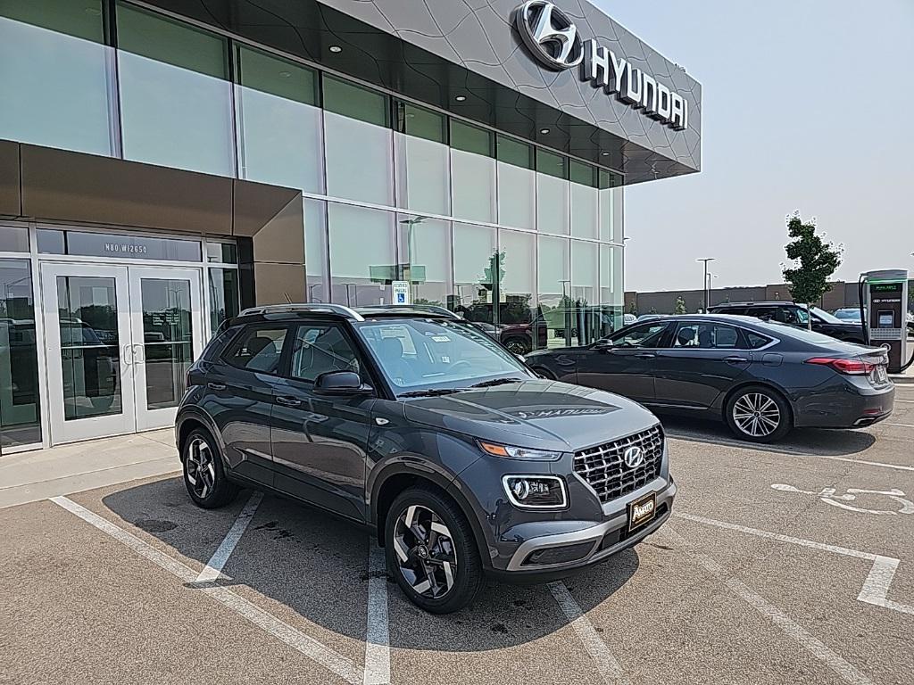 2025 Hyundai Venue Limited photo 7
