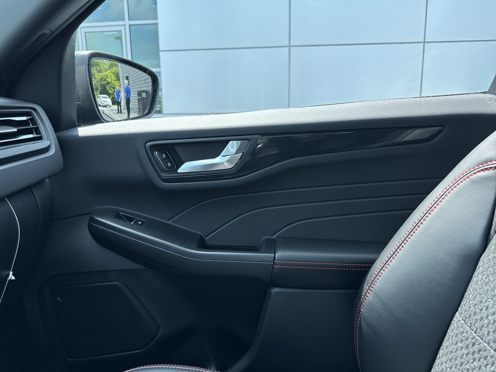 2025 Ford Escape ST-Line photo 35