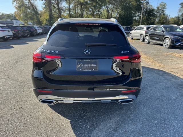 2026 Mercedes Benz GLC 300 4MATIC photo 3