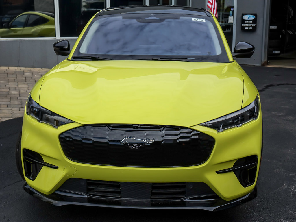 2025 Ford Mustang Mach-E Premium photo 4