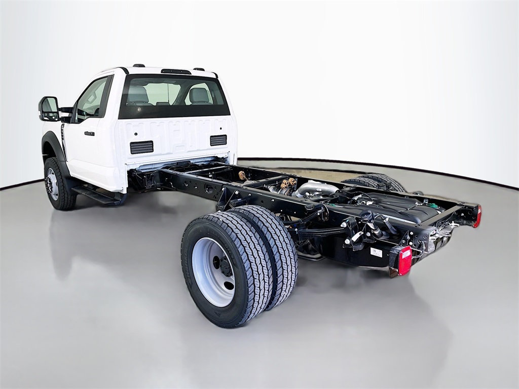 2025 Ford F-600 photo 4