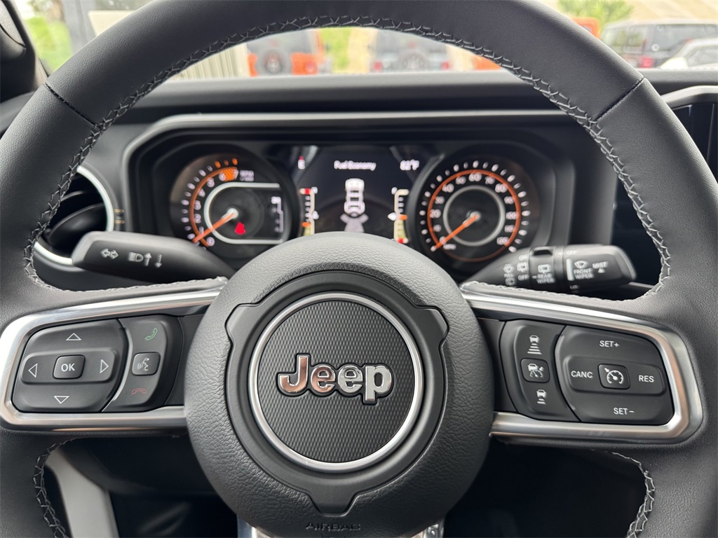 2025 Jeep Wrangler Sahara photo 12