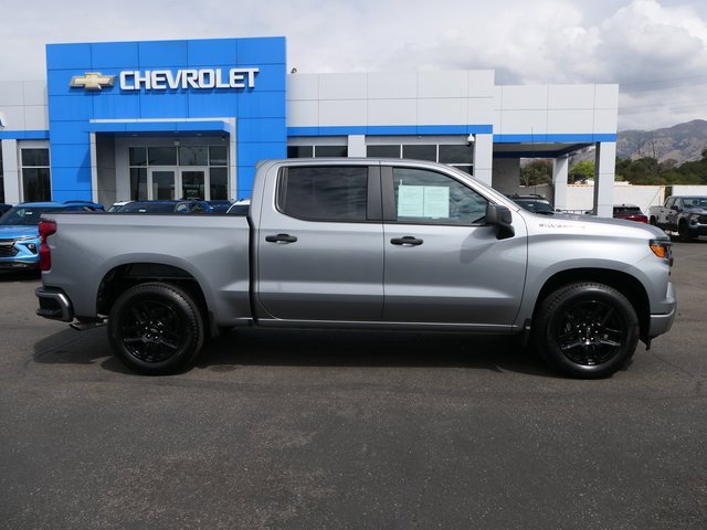 2025 Chevrolet Silverado Custom photo 2