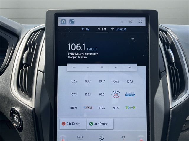 2022 Ford Edge SEL photo 18
