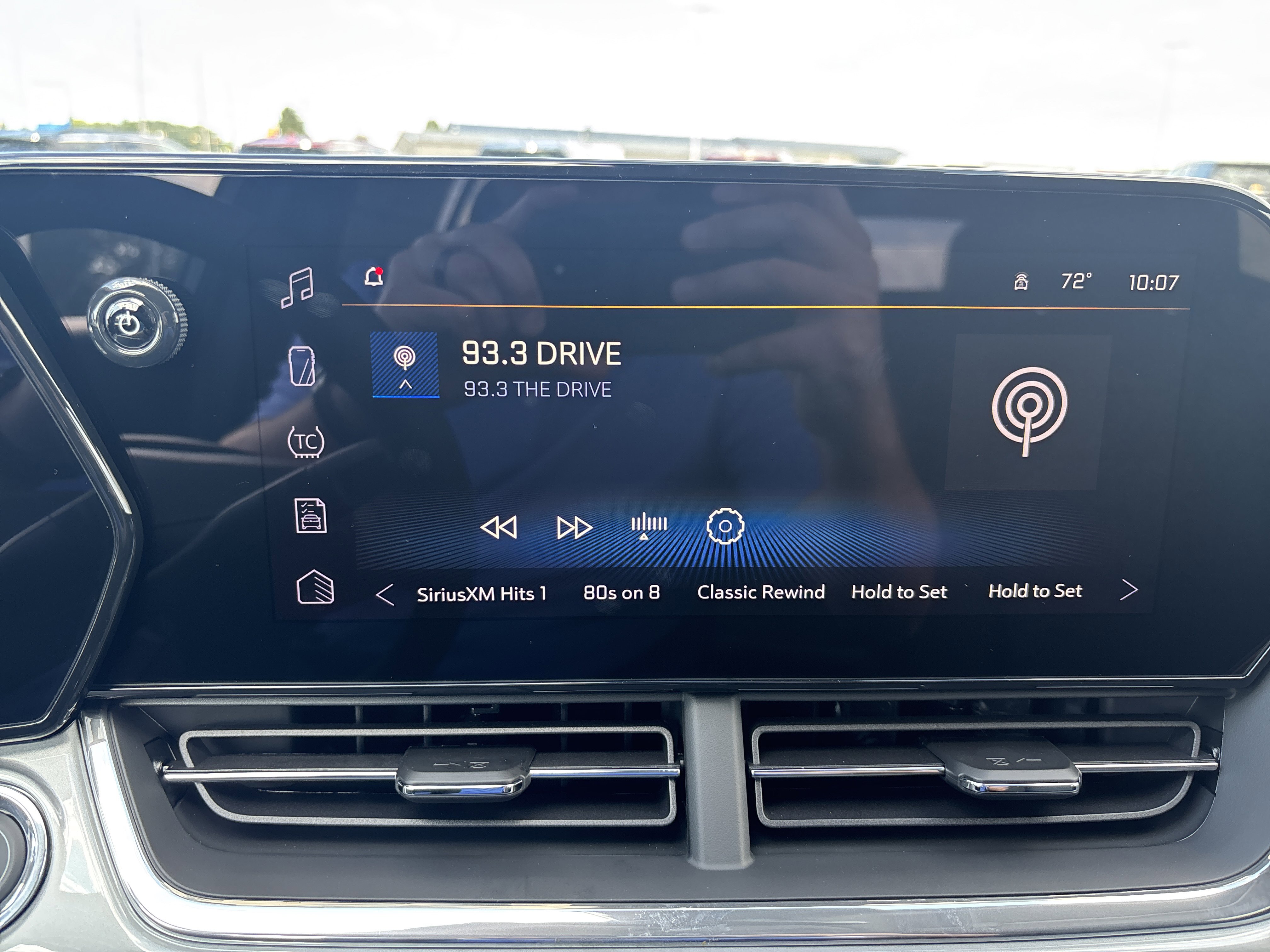 2025 Chevrolet Trax LT photo 2