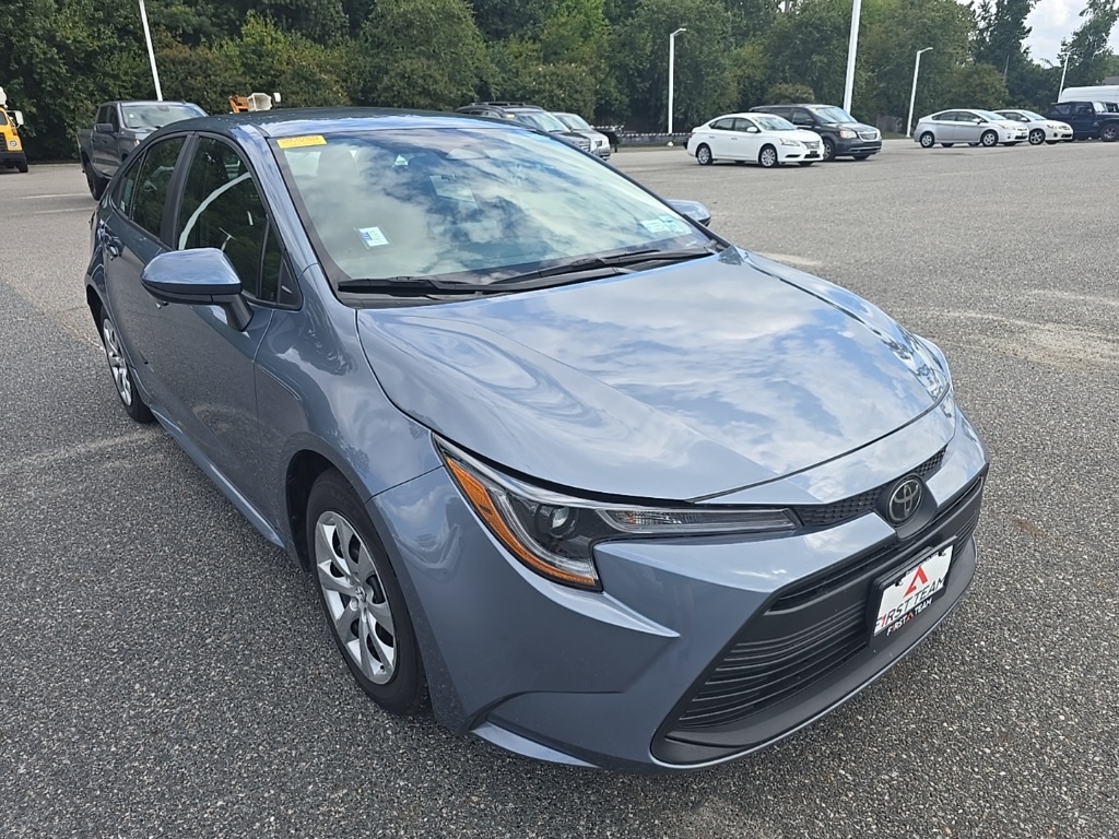 2023 Toyota Corolla LE photo 3