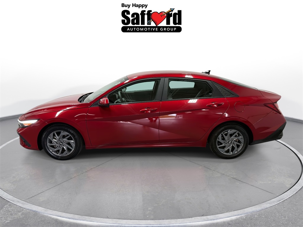 2024 Hyundai Elantra SEL photo 4