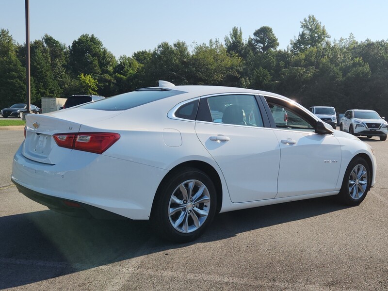 2025 Chevrolet Malibu 1LT photo 2
