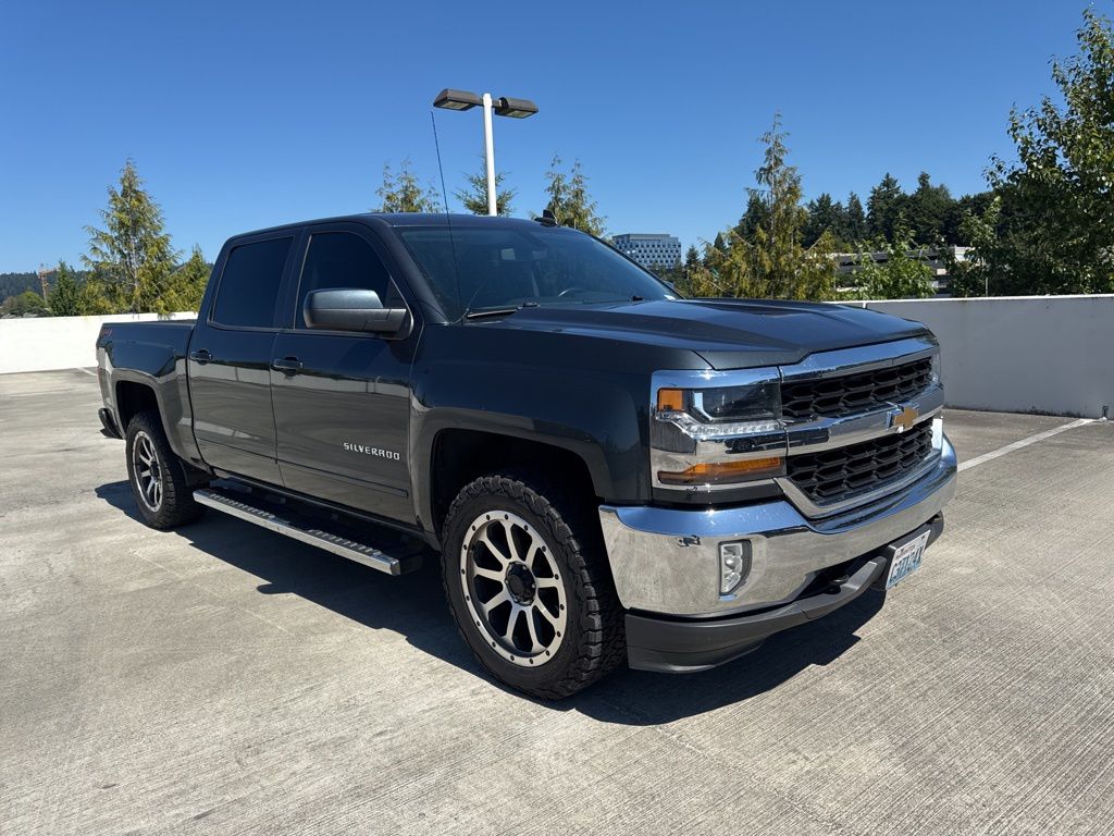 2018 Chevrolet Silverado 1500 LT photo 3