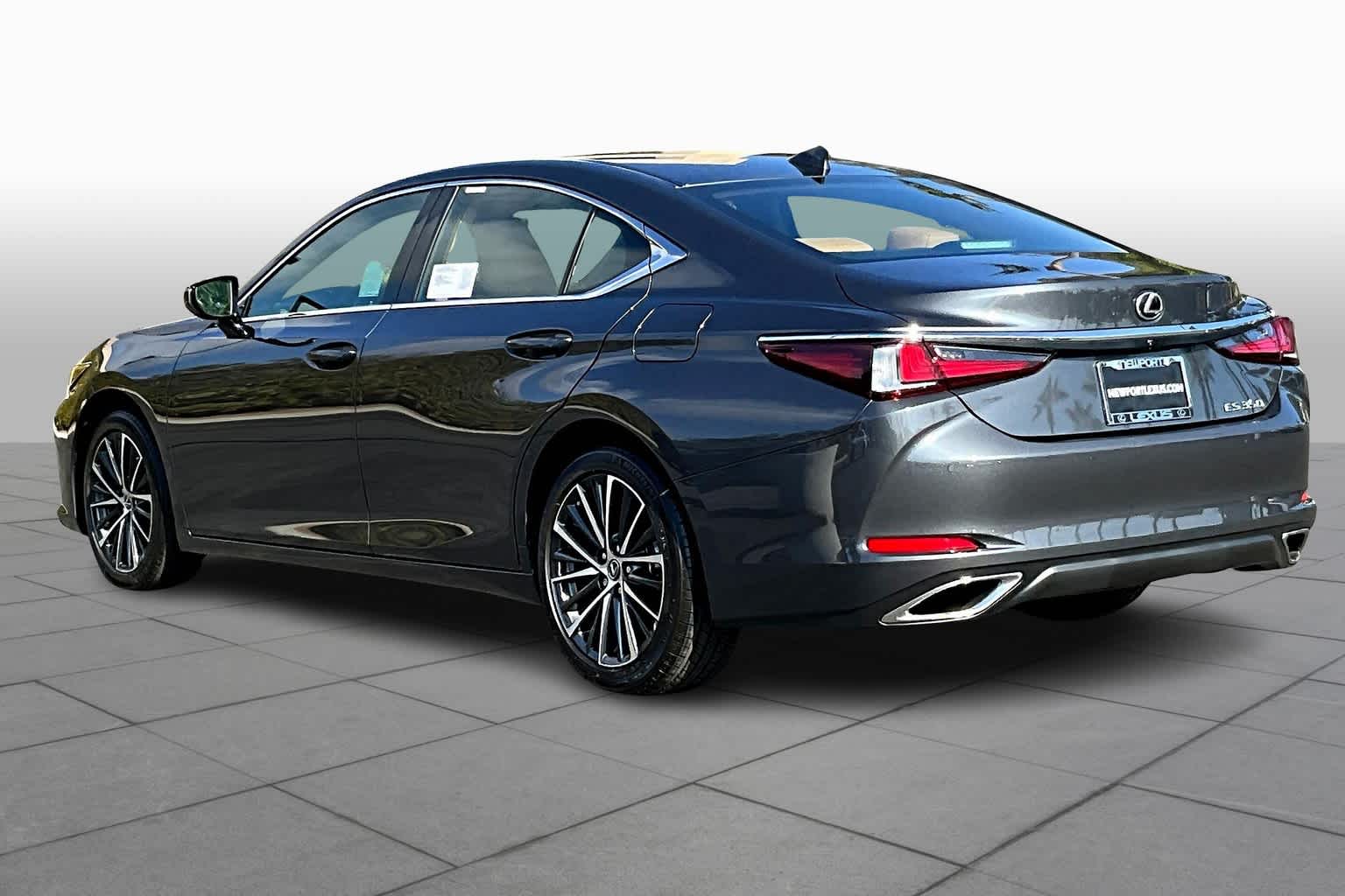 2025 Lexus ES 350 photo 7