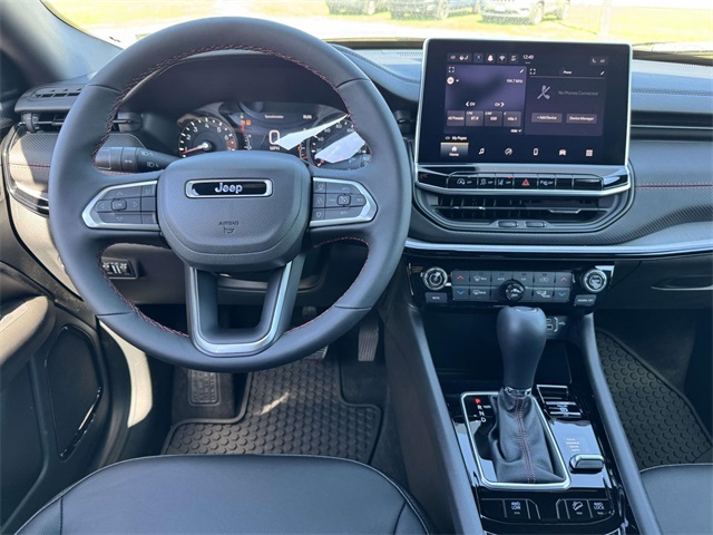 2025 Jeep Compass Trailhawk photo 2