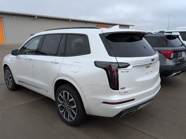 2023 Cadillac XT6 Sport photo 2