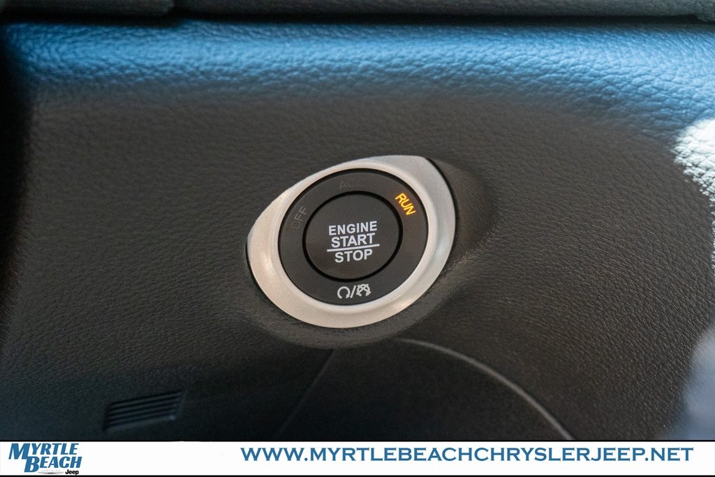 2026 Chrysler Pacifica Pinnacle photo 28