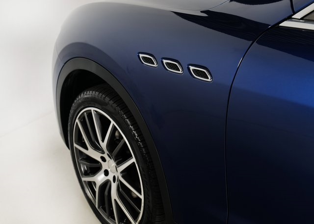 2017 Maserati Levante Base photo 23