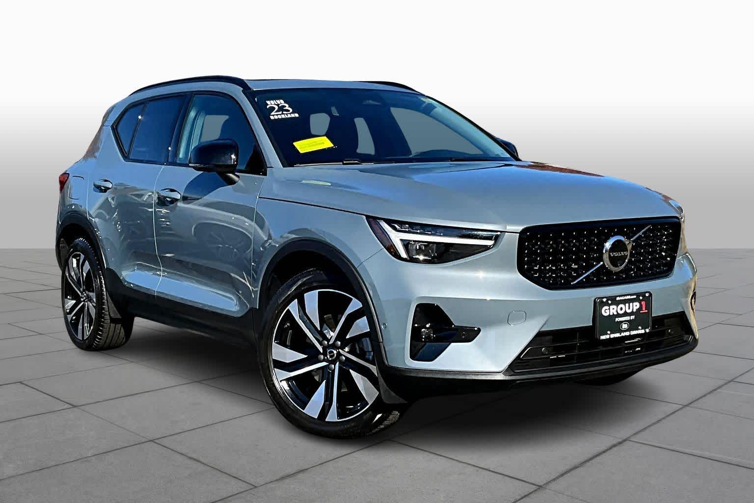 2023 Volvo XC40 Ultimate photo 2