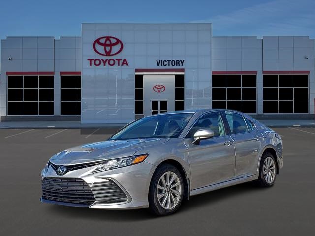 2023 Toyota Camry LE's photo