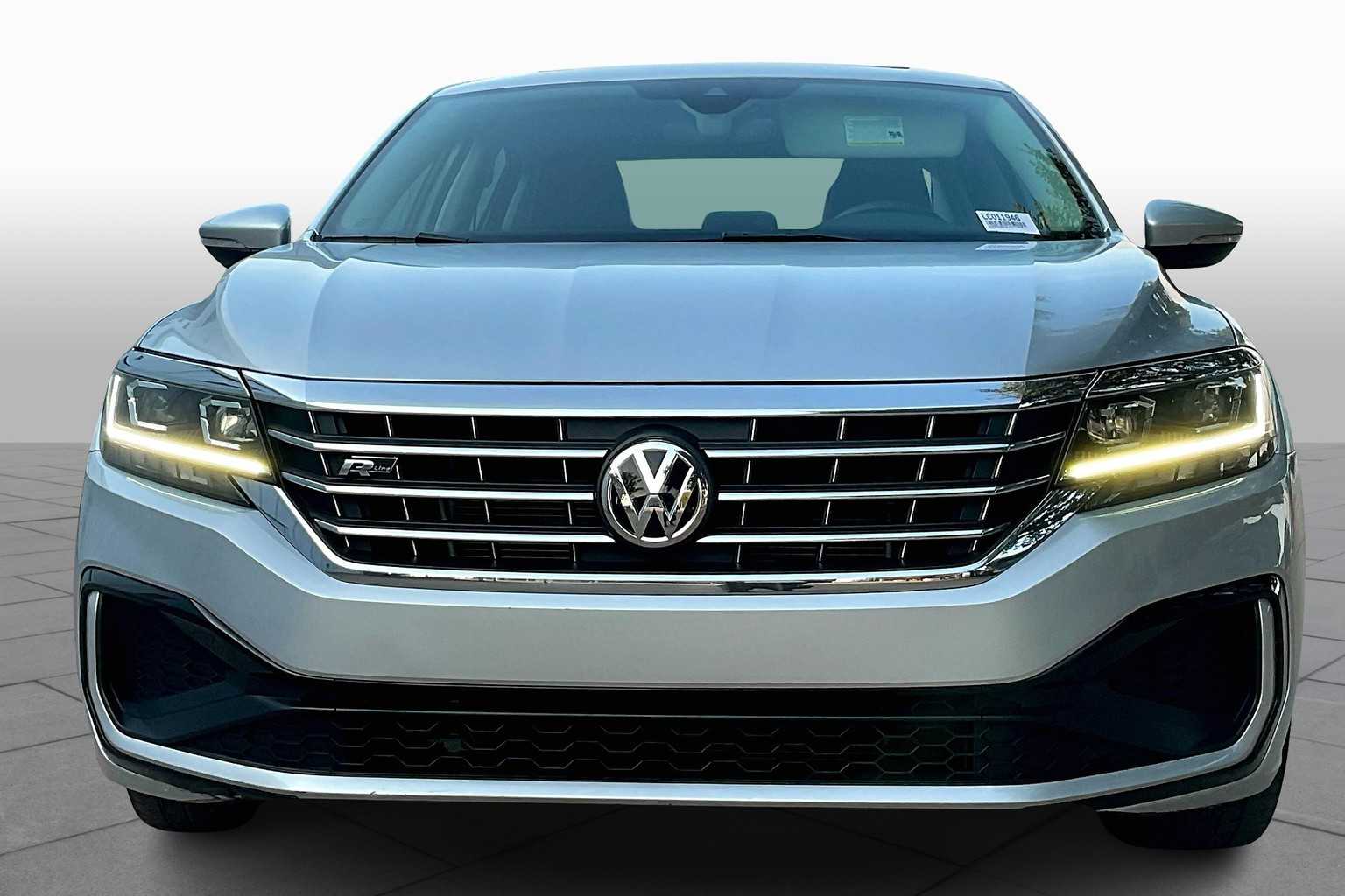 2020 Volkswagen Passat 2.0T R-Line photo 3