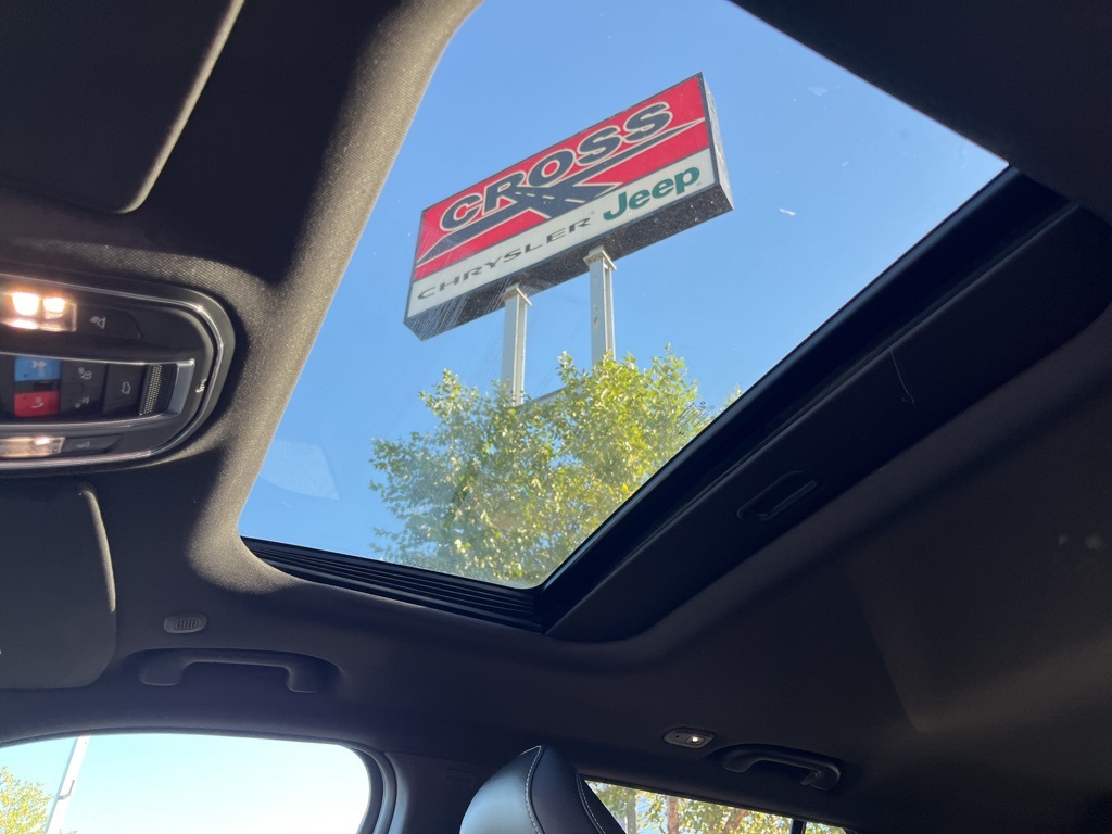 2025 Jeep Grand Cherokee Altitude photo 2