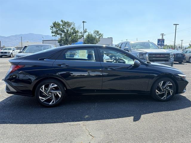 2024 Hyundai Elantra Limited photo 3